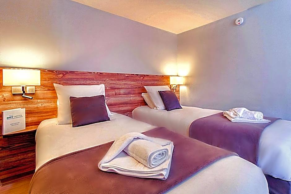 Brit Hotel Confort Pau Lons