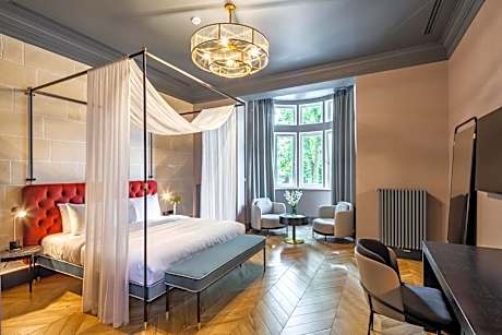 Deluxe Double Room (2 Adults + 1 Child)