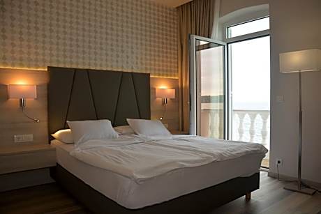 Double Room with Balcony and Sea View