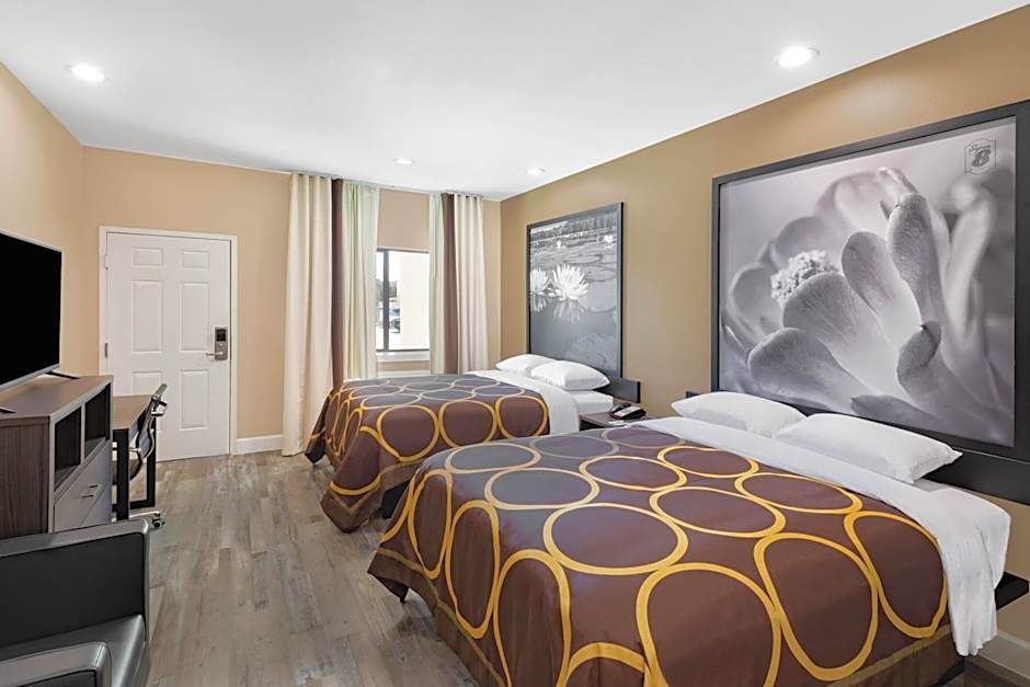 Super 8 by Wyndham Houston NW Beltway 8