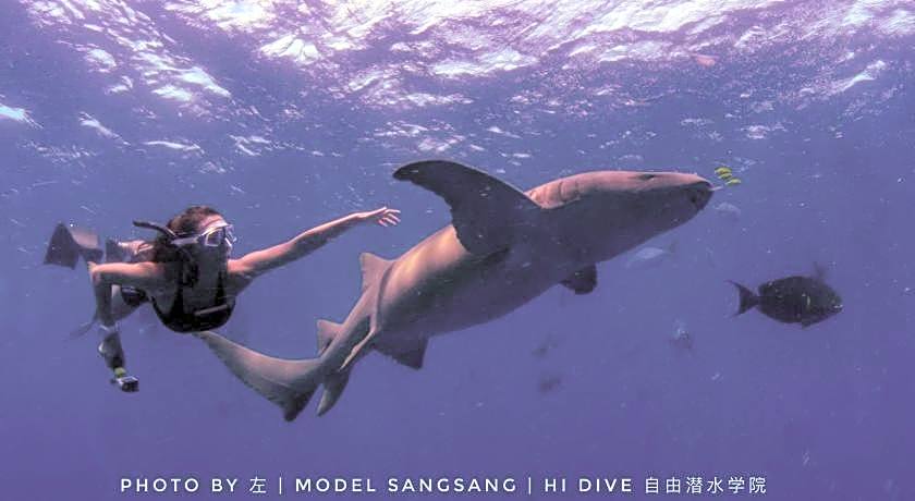 Sunrise by White sand dhigurah 