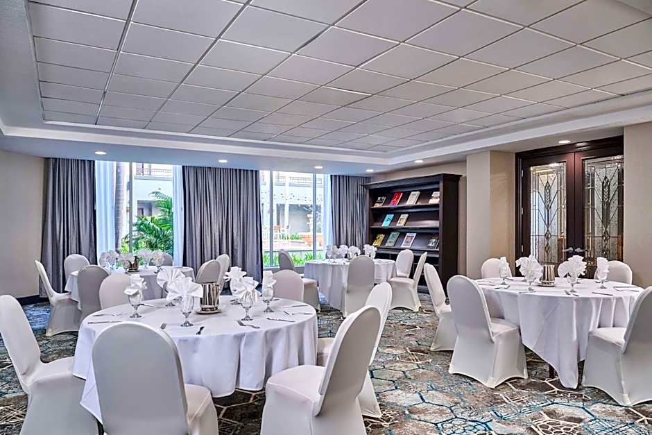 DoubleTree by Hilton Chatsworth