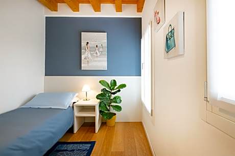 Deluxe Three-Bedroom Apartment