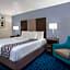 La Quinta Inn & Suites by Wyndham Peru Starved Rock St Park 