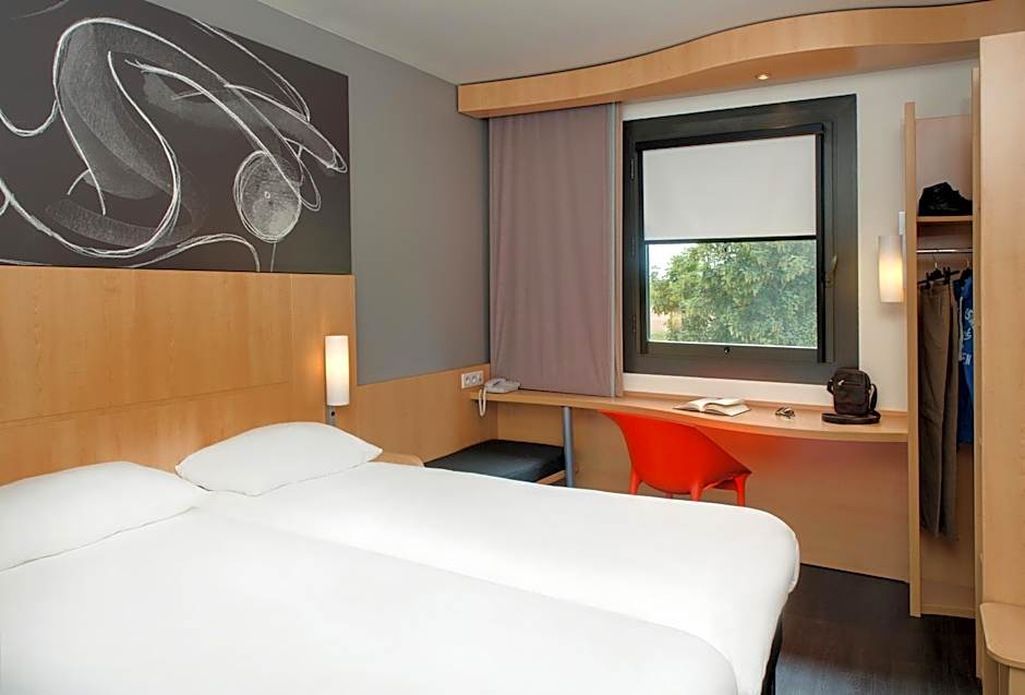 ibis Montceau les Mines