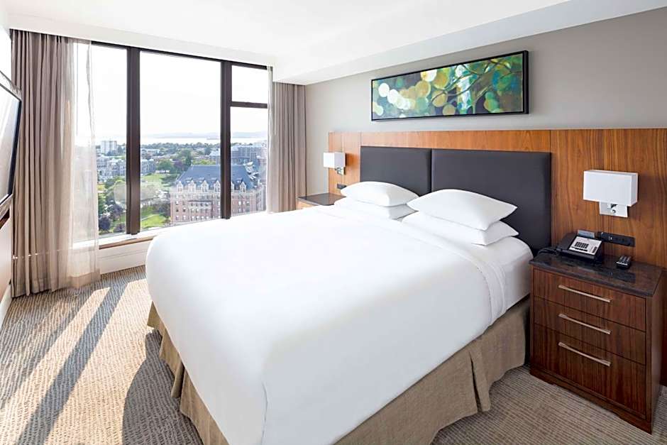 DoubleTree by Hilton Hotel & Suites Victoria