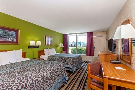 2 Queen Beds Smoking