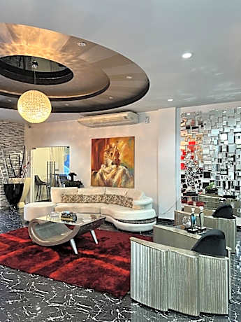 Basha Hotel & Restaurant