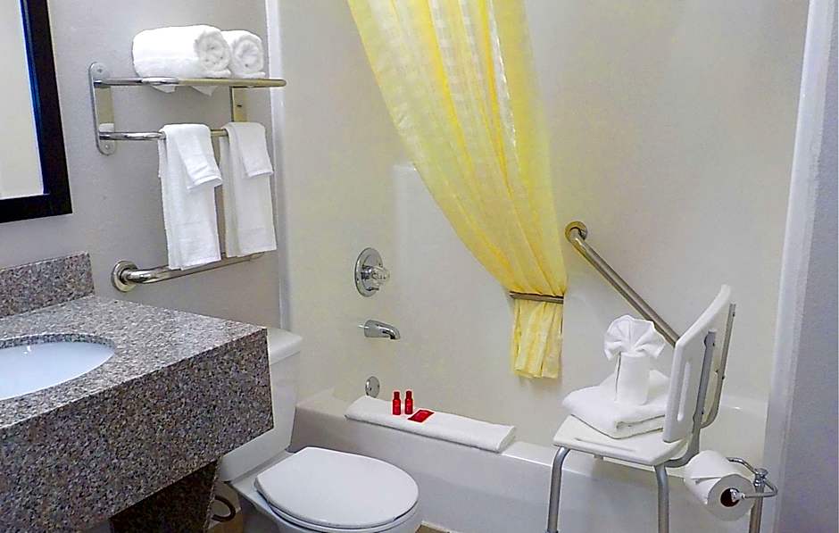 Photo 1 of 5 of 2 Double Beds, Mobility Accessible, Bathtub