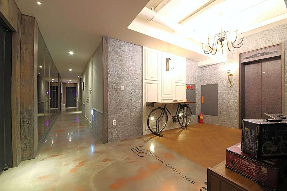 February Hotel SeongSeo