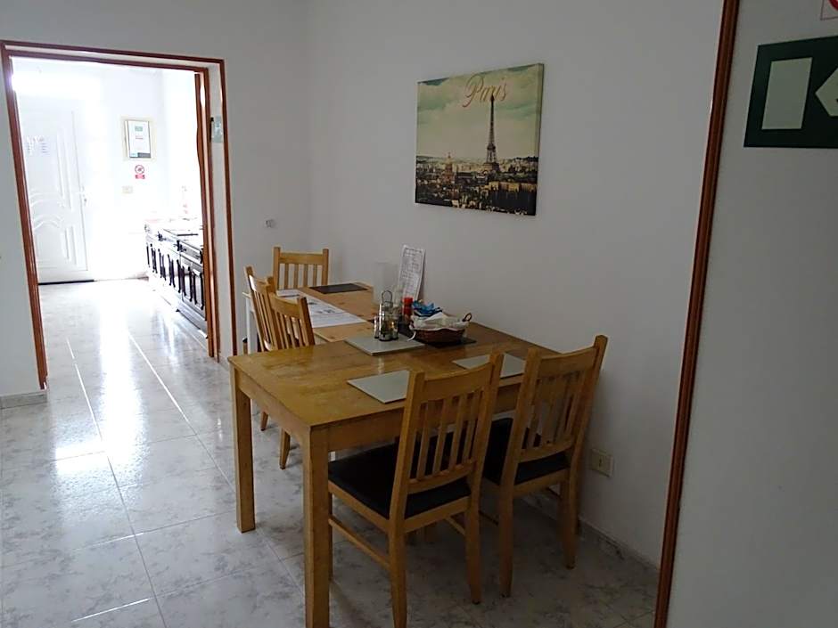 Rickaty Lodge Bed and Breakfast, Airport Bed and Breakfast, B&B de aeropuerto, Las Palmas Airport, Gran Canaria Airport, LPA, Spain
