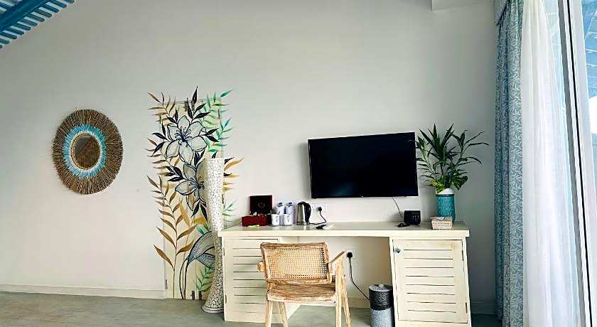 Thaproban Pavilion Waves Unawatuna