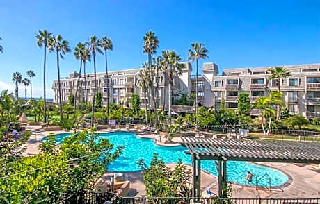 Oceanview Retreat - Steps to the Beach, Heated Pool, walk everywhere