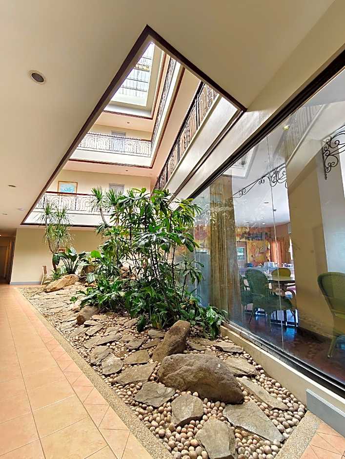 Casa Leticia Business Inn