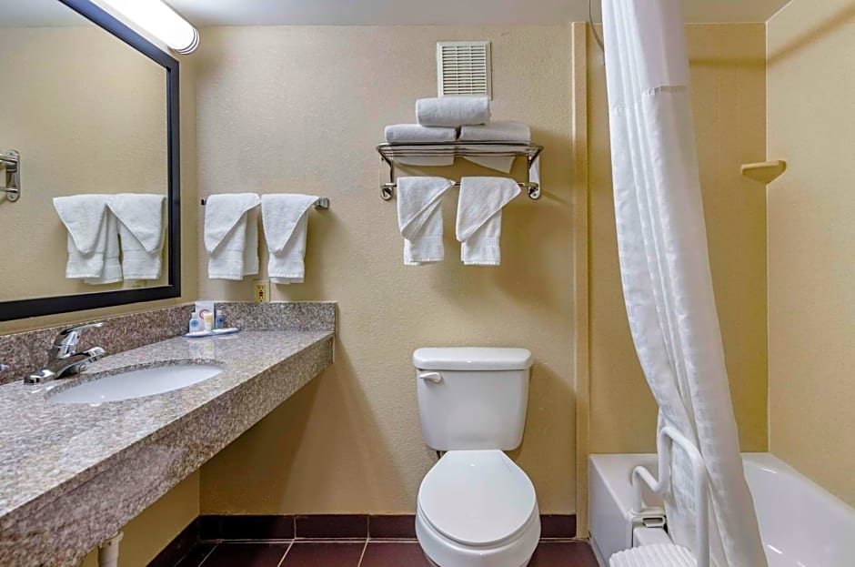 Comfort Inn & Suites Raphine - Lexington near I-81 and I-64