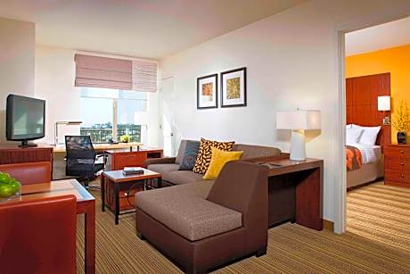 2 Bedroom Suite, Bedroom 1: 1 King, Bedroom 2: 2 Queen, Sofa bed