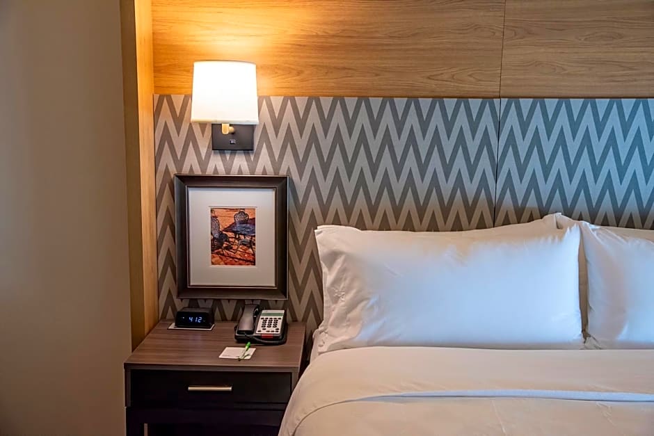 Holiday Inn & Suites - Savannah Airport - Pooler, an IHG Hotel