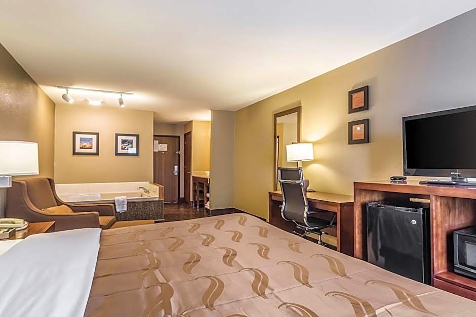 Quality Inn & Suites Salem near I-57
