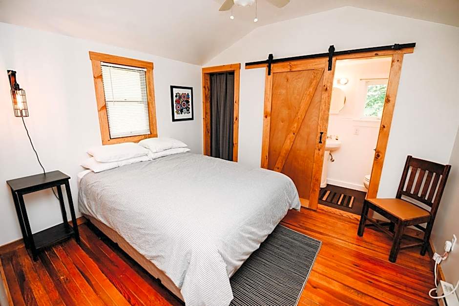Photo 1 of 2 of 1 King Bed Cottage
