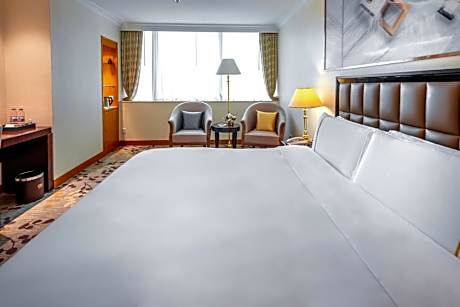 Business Queen Room