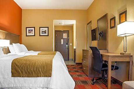 Queen Room with Two Queen Beds and Refrigerator - Non-Smoking