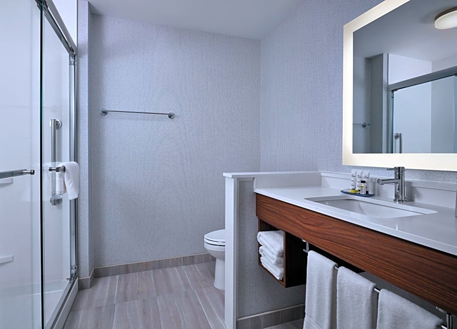 Holiday Inn Express and Suites Lockport By IHG