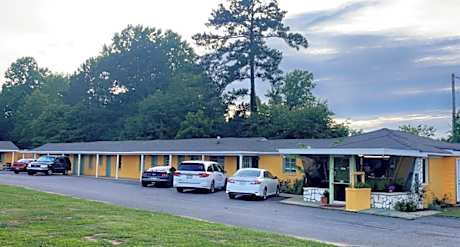LAMPLIGHTER INN