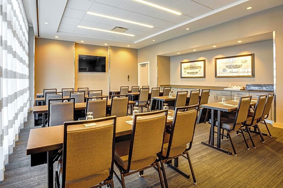 Hampton Inn By Hilton & Suites Boston-Waltham