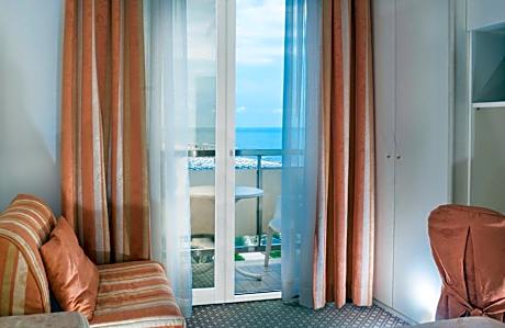 Deluxe Double Room with Balcony and Sea View