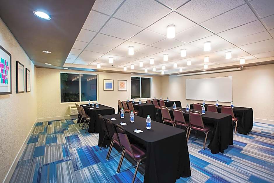 Holiday Inn Express Hotel & Suites Bellevue-Omaha Area By IHG