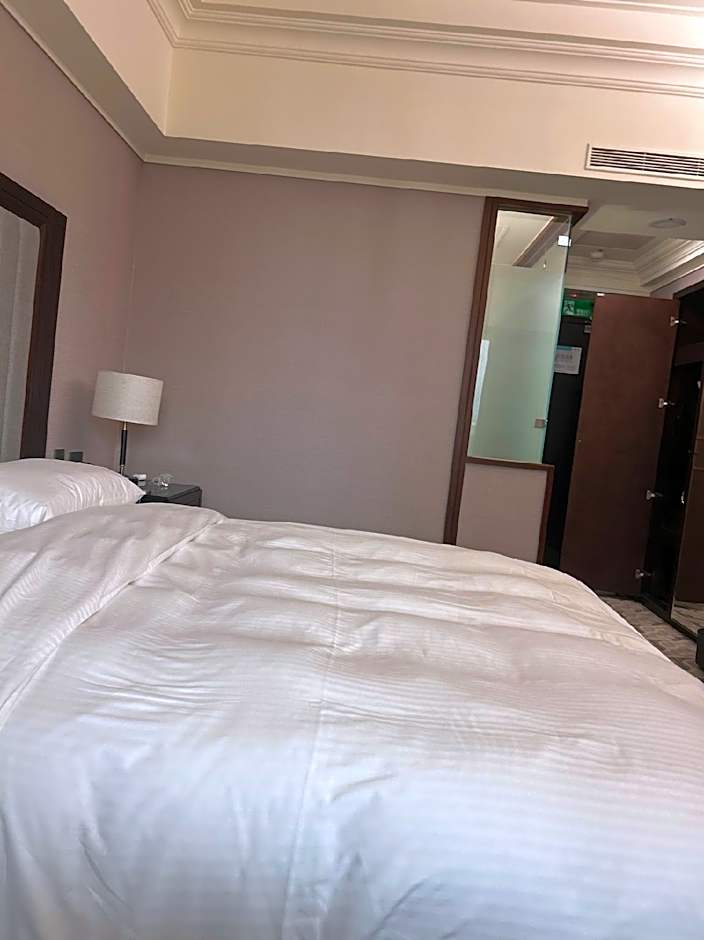 Highness Hotel