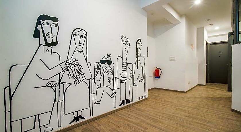 Super Townhouse Galleria Market Near Golf Course Road