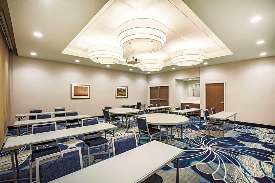 La Quinta Inn & Suites by Wyndham Wichita Northeast