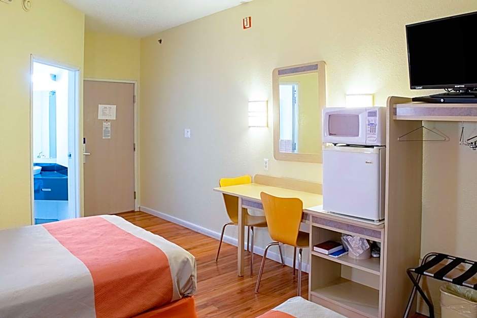 Motel 6-Seymour, IN - North