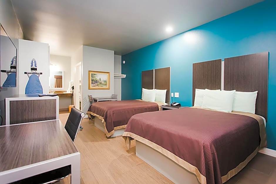 Econo Lodge Inn & Suites