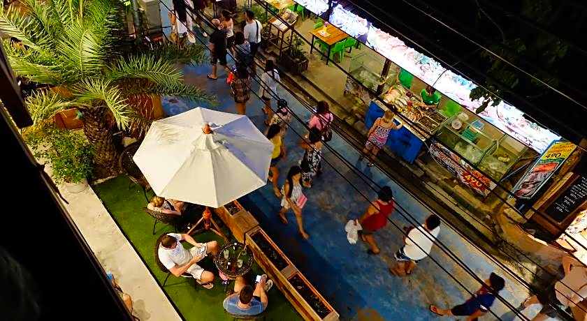Lipe - Bloom Cafe and Hostel