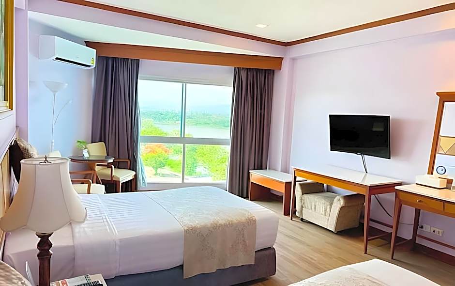 Viangtak Riverside Hotel