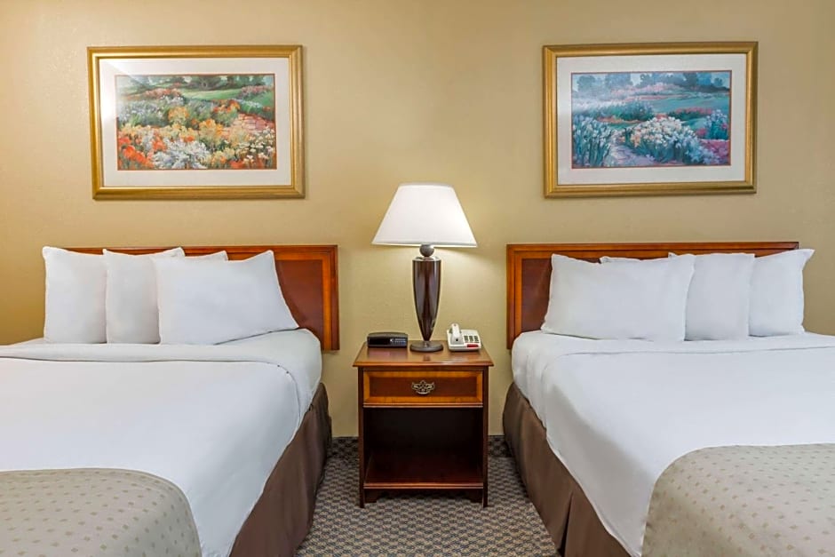 Days Inn & Suites by Wyndham Jennings