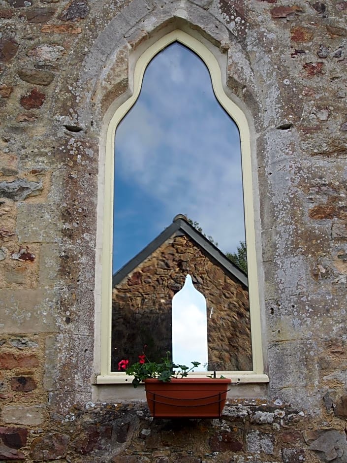 Prieure St Pierre de La Luthumiere