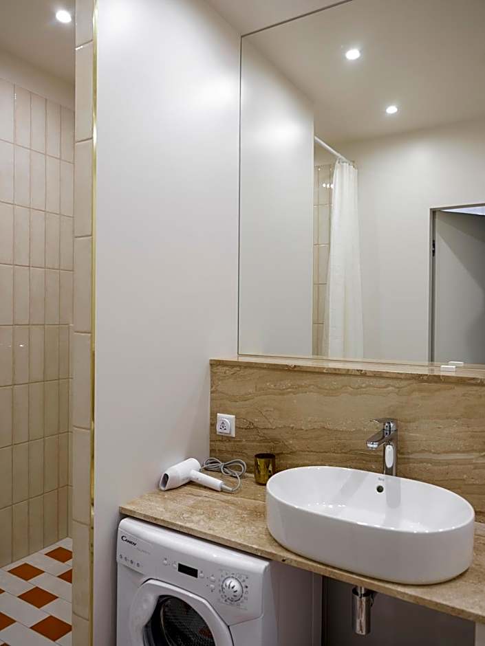 MIRO Rooms Skolas - quiet chic, free parking, self check-in