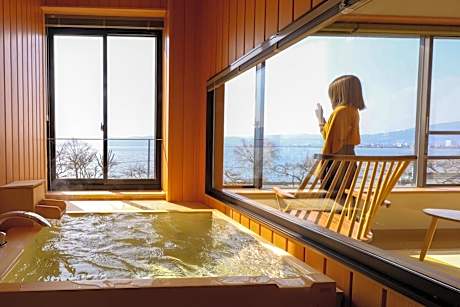 Suite with Lake View