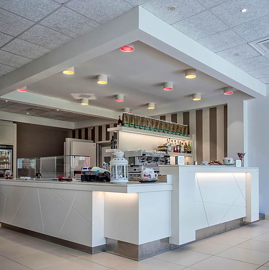 Eliopoli Beach Hostel & Restaurant