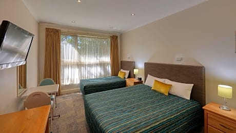 1 Queen Bed, 1 Single Bed, Nonsmoking