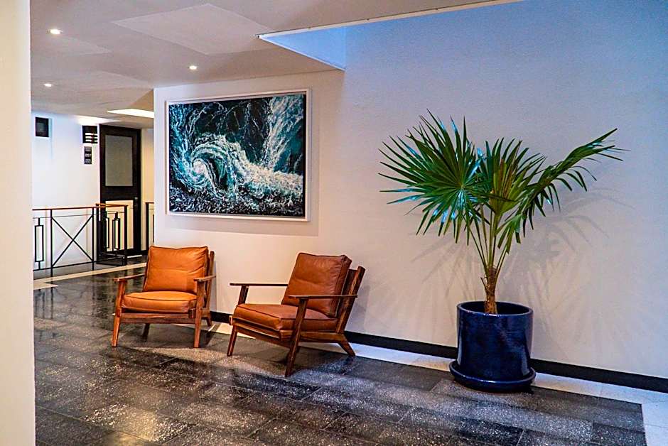 Flamboyan Hotel & Residences