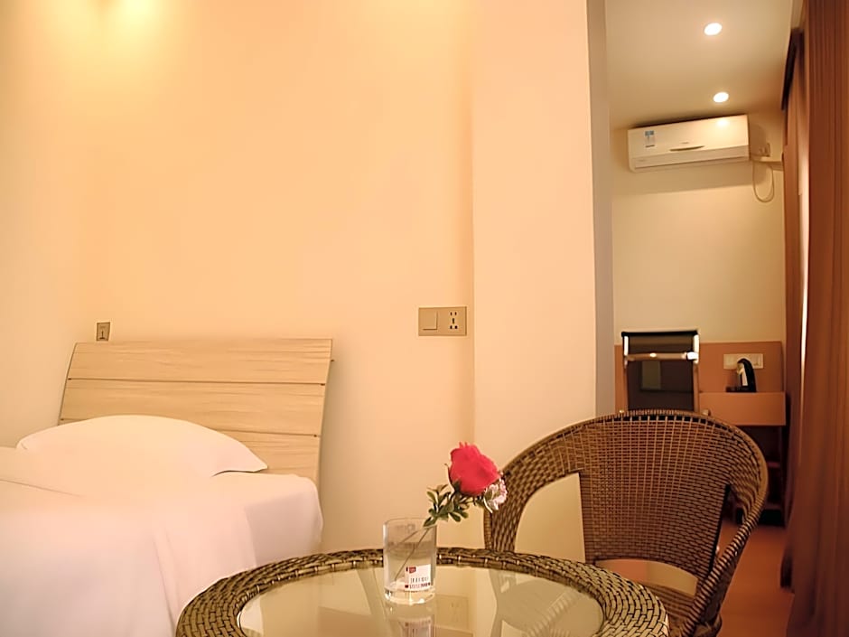 GreenTree Inn Zhejiang Ningbo South Railway Station Express Hotel