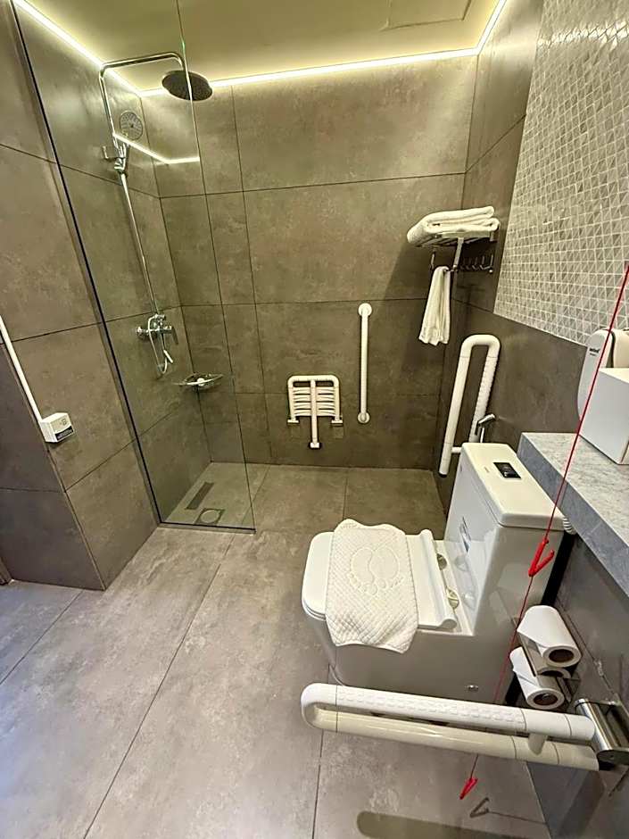 Photo 1 of 5 of Suite