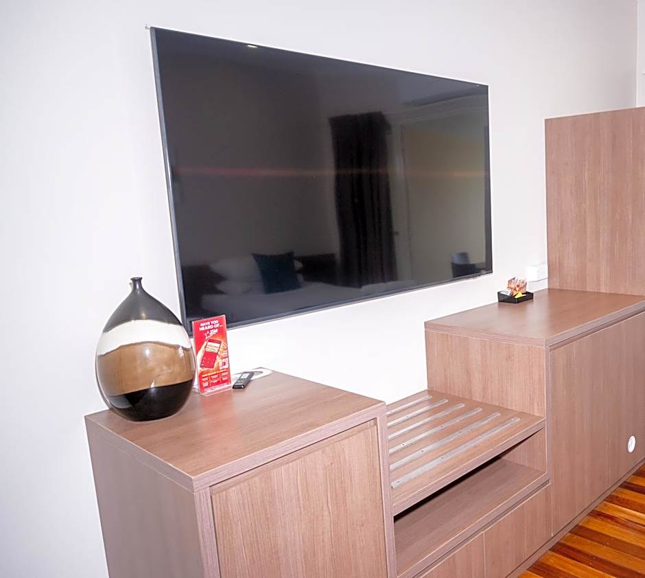 The Australian Hotel Motel