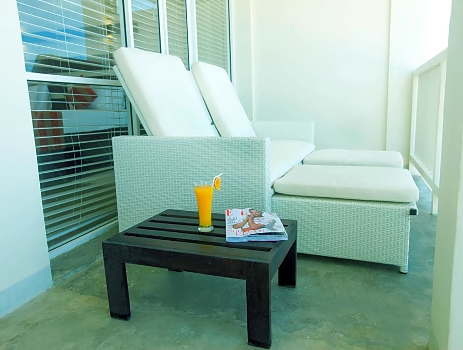 Beacon Beach Hotel