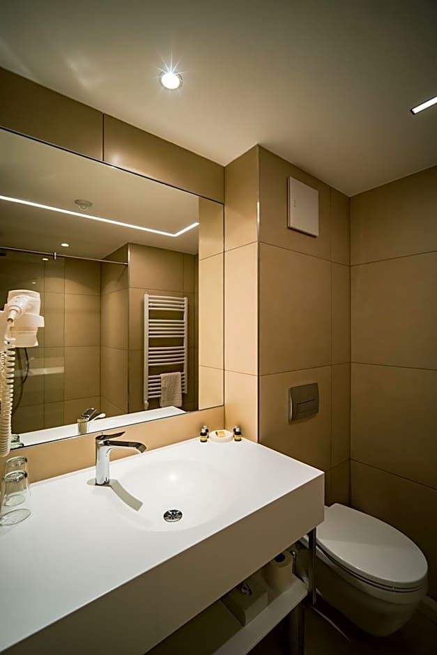 Eleven Business & Sport Hotel