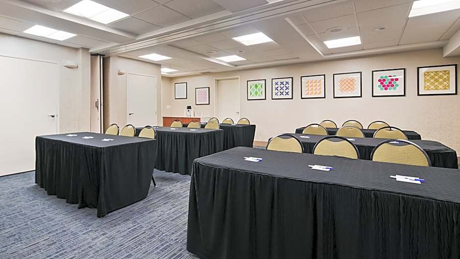 Holiday Inn Express Hotel & Suites Everett By IHG